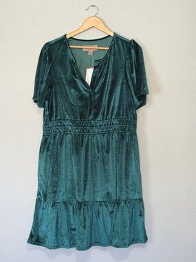 Short Sleeve Velvet Midi Dress in Emerald Green French Connection